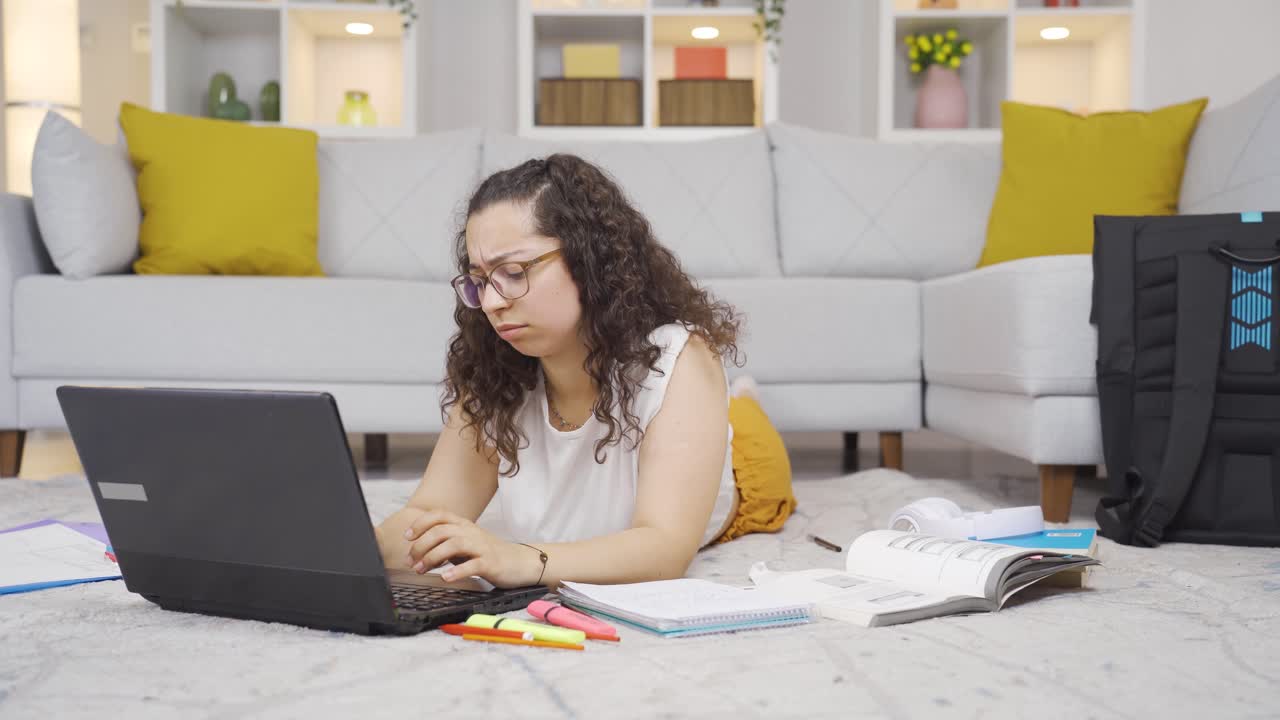 una estudiante frustrada.