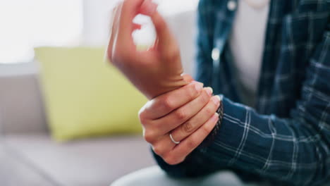 Woman-hands,-wrist-pain-and-carpal-tunnel-in-home