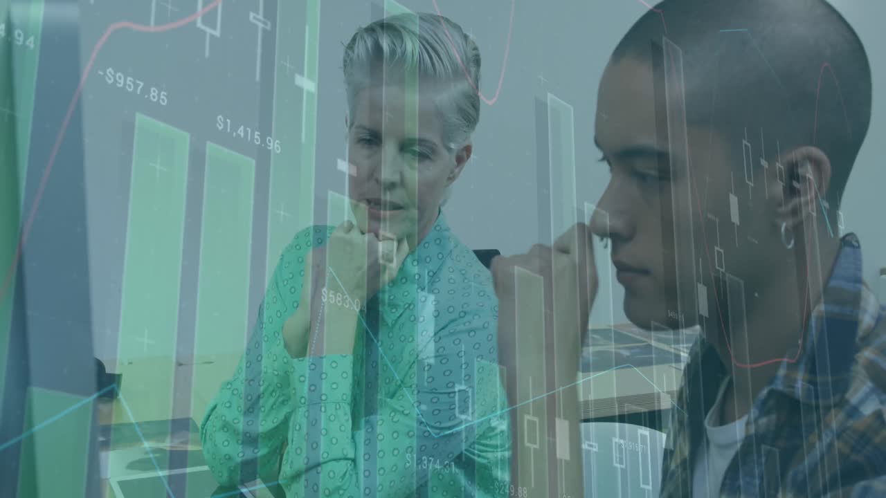 Animação de vários gráficos em movimento sobre colegas femininas multirraciais analisando relatório no laptop