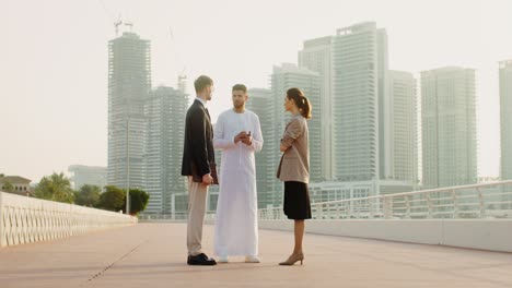 reunión de negocios en dubai
