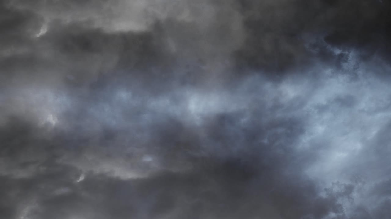 thunderstorm, Massive dark clouds thunder