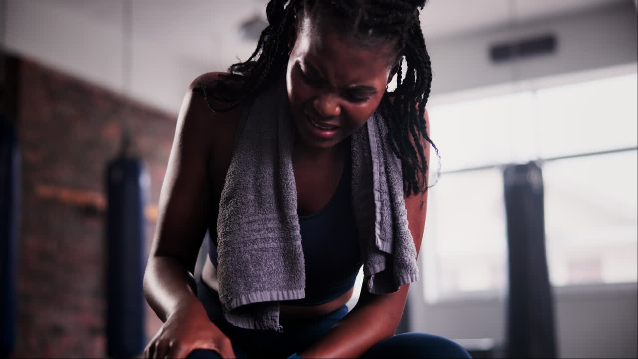 Woman with Knee Pain in Gym