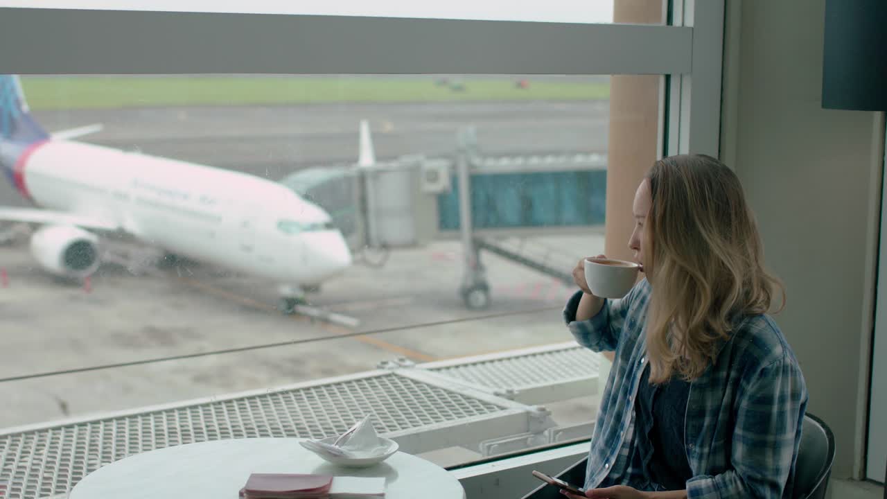 날고 기다리는 소녀