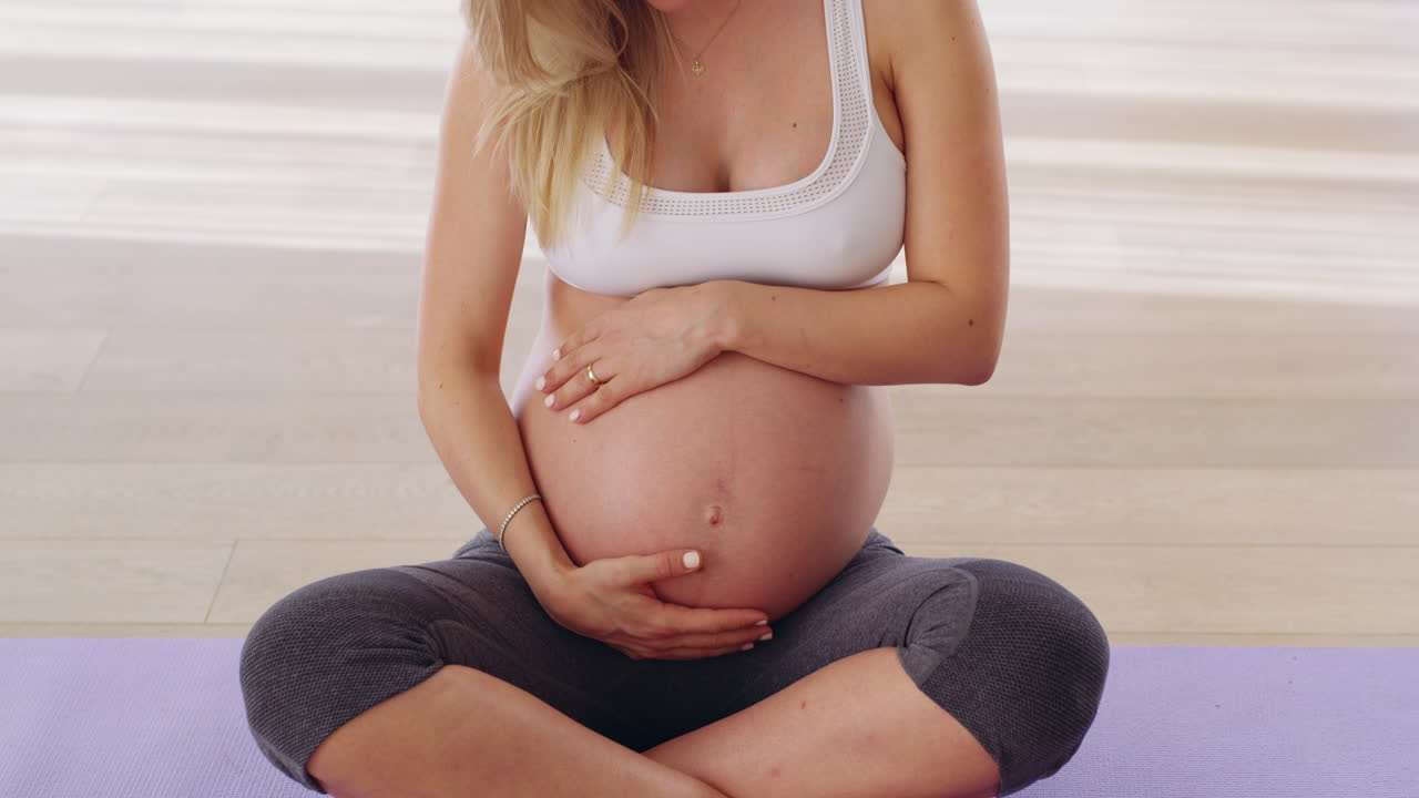 Übe liebevolles Mitgefühl für dich und dein Baby
