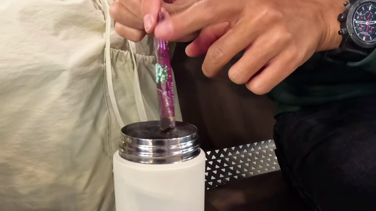 Adding Instant Drink to a Thermos
