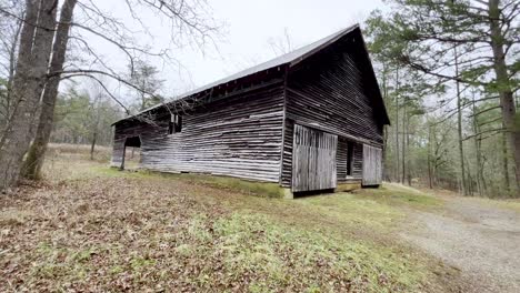 old barn cades cove tennessee