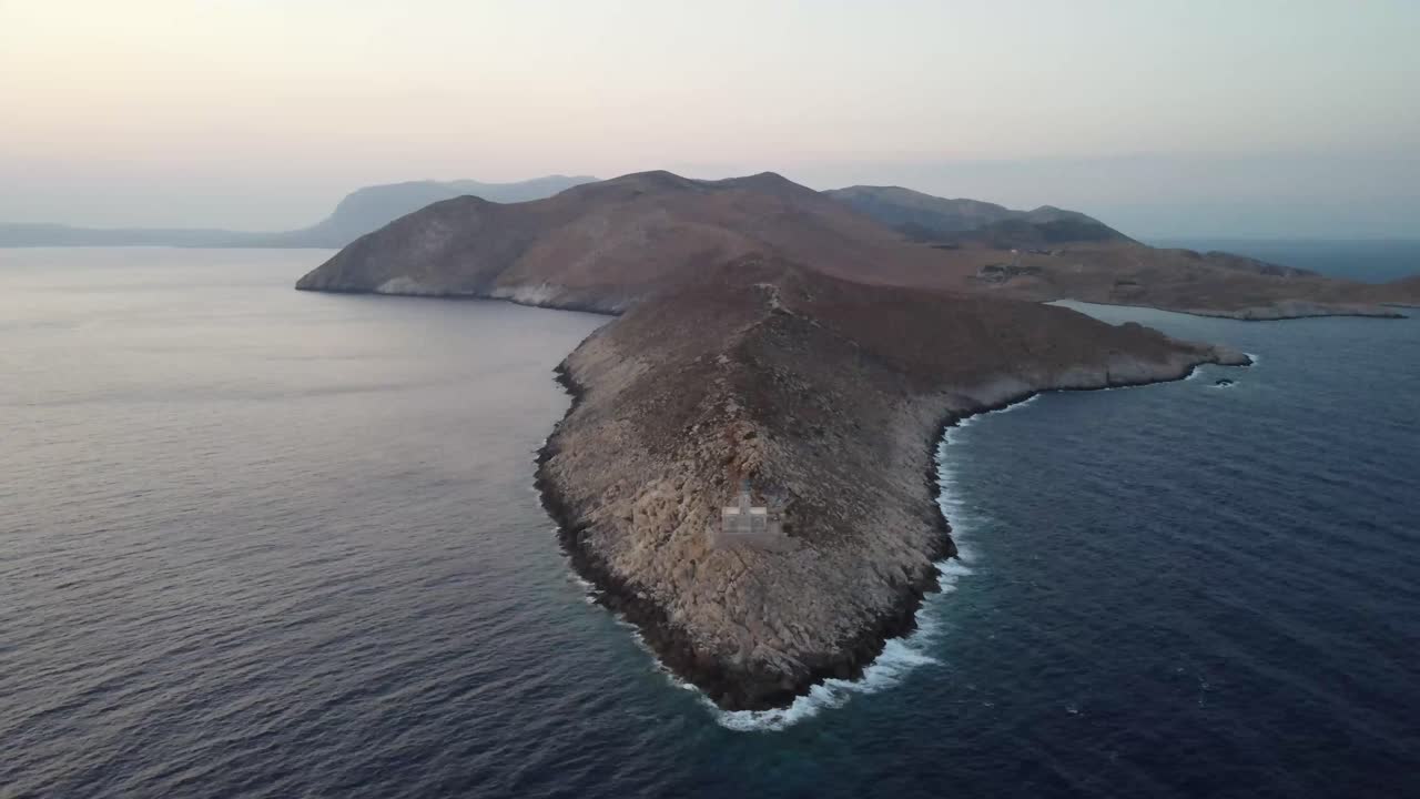 toma de establecimiento de un faro de tainaro con puesta de sol