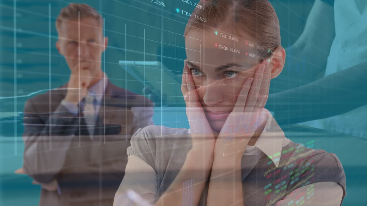 animación del procesamiento de datos financieros sobre dos hombres de negocios caucásicos