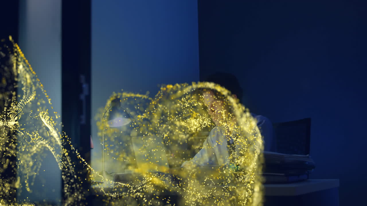 animación de puntos digitales dorados patrón de onda moviéndose sobre hombre caucásico agitando la mano y usando portátil