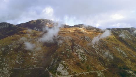 Colinas-De-La-Bahía-De-Boka,-Belleza-Salvaje-De-Montenegro,-Panorama-Aéreo