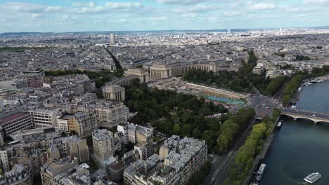 Distrito-De-Trocadero-Cerca-Del-Río-Sena-Con-El-Edificio-Chaillot-Y-El-Horizonte-De-París