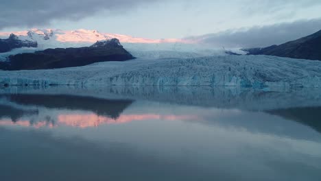 Imágenes-De-Drones-De-Fjallsárlón,-Islandia