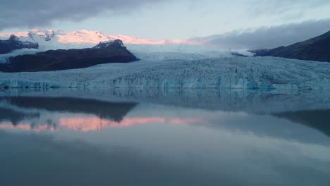 imágenes de drones de fjallsárlón, islandia