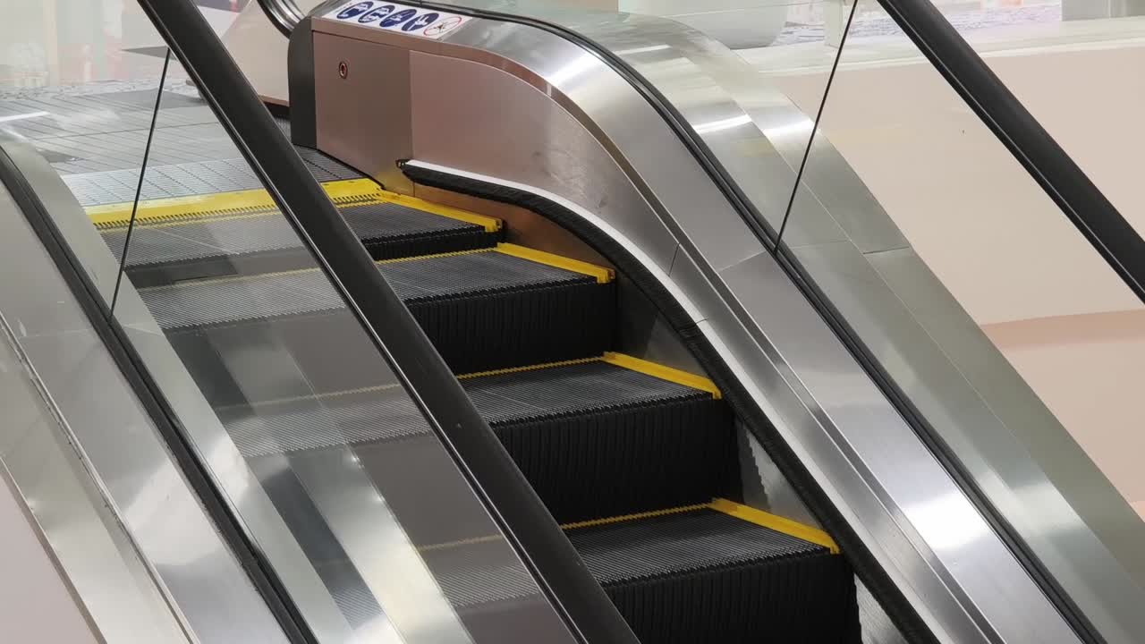 쇼핑몰 의 에스컬레이터