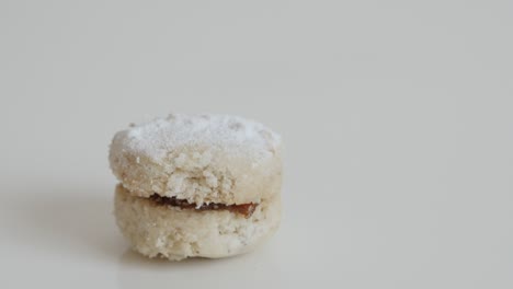 relleno de mermelada pequeño postre de vainilla primer plano de inclinación lenta 4k