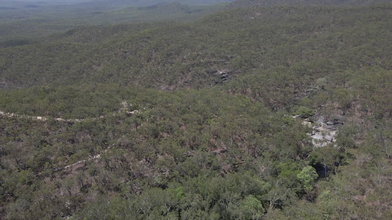 davies creek falls - cascada - parque de conservación bare hill - qld - norte de queensland - australia