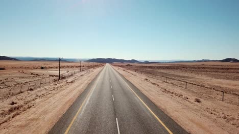 carretera namibia en el desierto de kalahari en áfrica