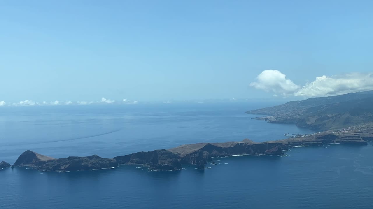 비행기로 funchal, 마데라 섬에 도착, 조종사들에 의해 볼 수 있듯이, 아름다운 여름 오후에 23번 활주로에