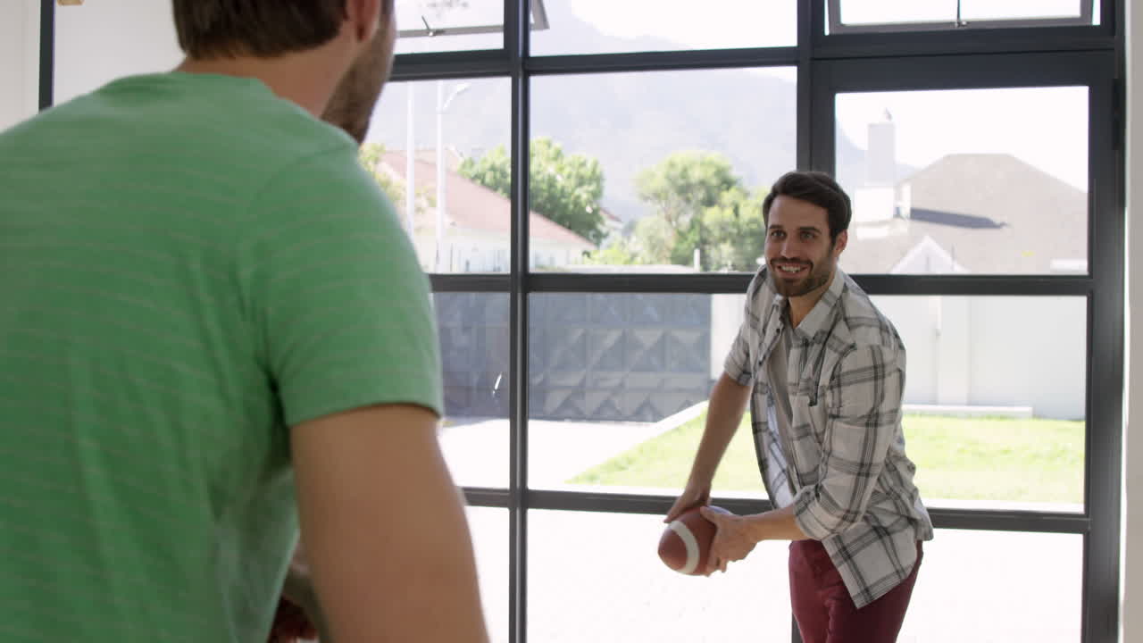 las parejas están disfrutando juntas