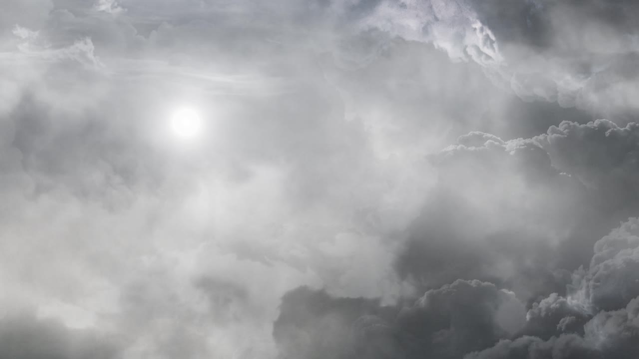 비행 적운 구름 뒤에 4k