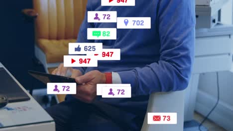 Animation-Von-Symbolen,-Zahlen-In-Benachrichtigungsleisten,-Mittelteil-Eines-Kaukasischen-Mannes,-Der-Ein-Digitales-Tablet-Verwendet