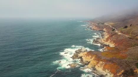 Una-Vista-Elevada-De-La-Majestuosa-Costa-De-California-En-El-área-De-Big-Sur