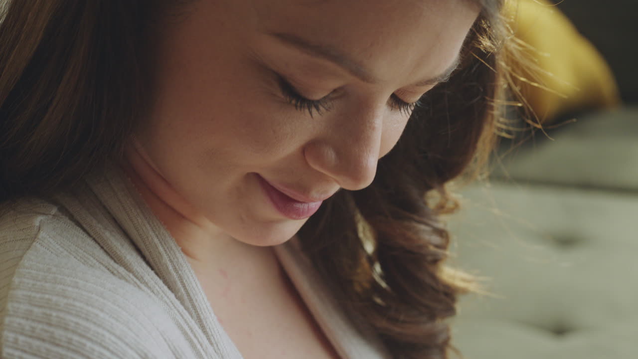 모유 수유하는 아기