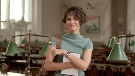 Young-female-student-pointing-with-forefinger-in-library