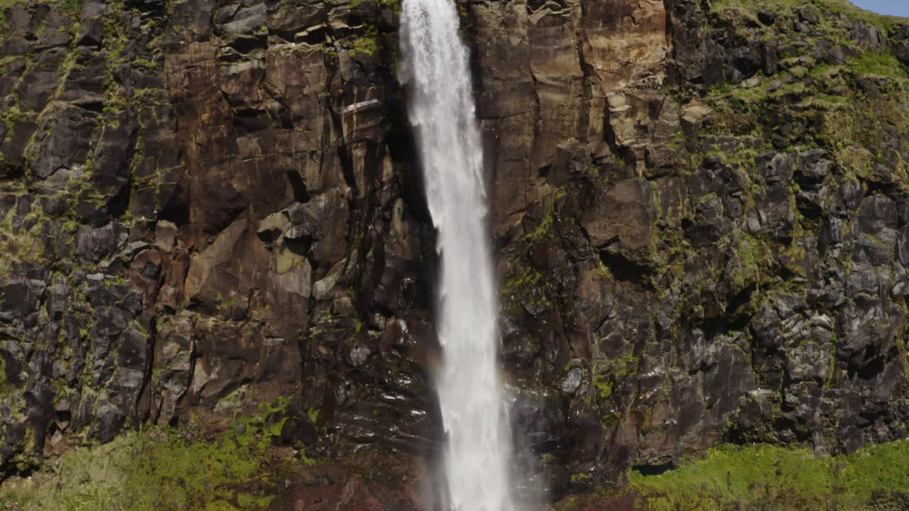 cascada de bjarnafoss en islandia