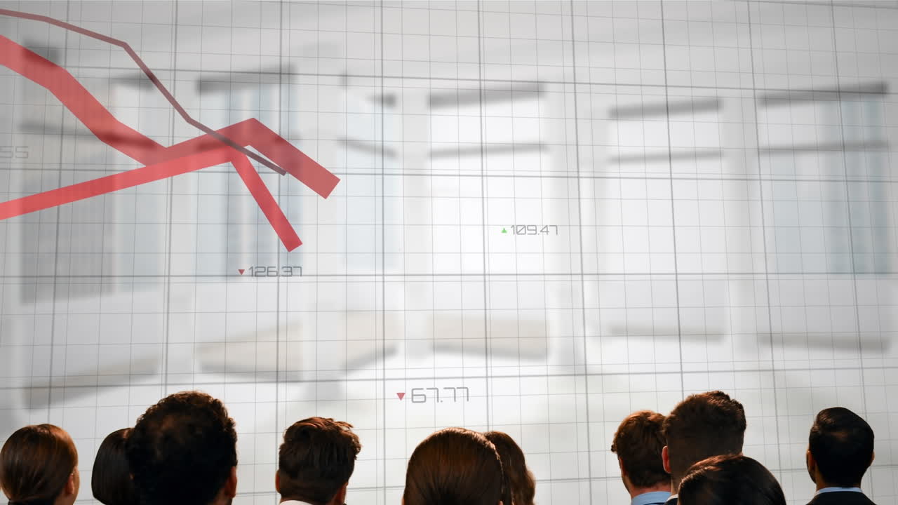 다양한 그래프와 데이터의 애니메이션이 사업가들을 가로지르고 있습니다.