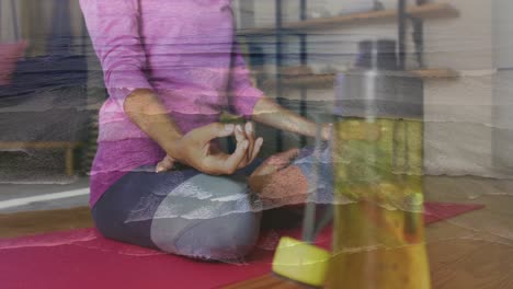 animación de ola sobre mujeres biraciales practicando yoga