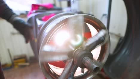 máquina de alineación o rotación de ruedas