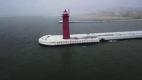 Der-Brückenkopf-Leuchtturm-Am-Muskegon-Kanal