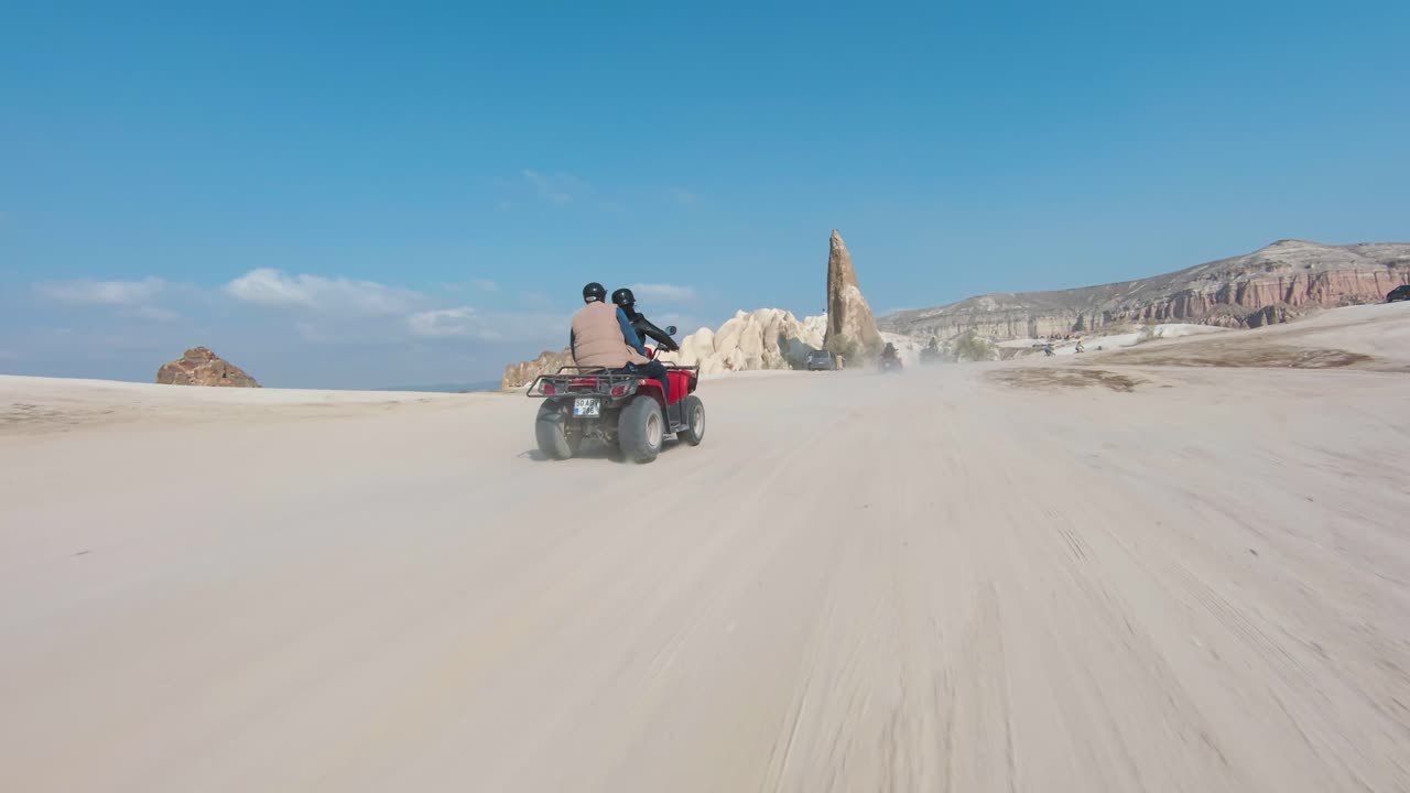 Esperienza in tour in ATV in Cappadocia - Famosa per le sue formazioni rocciose a camino delle fate in Turchia
