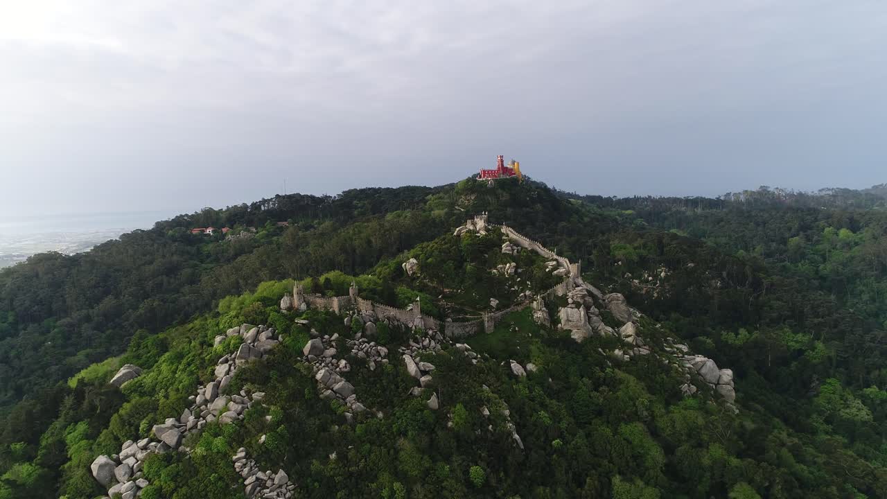 무어의 성, 페나 인 신트라, 포르투갈, 유럽, 4k 항공 사진