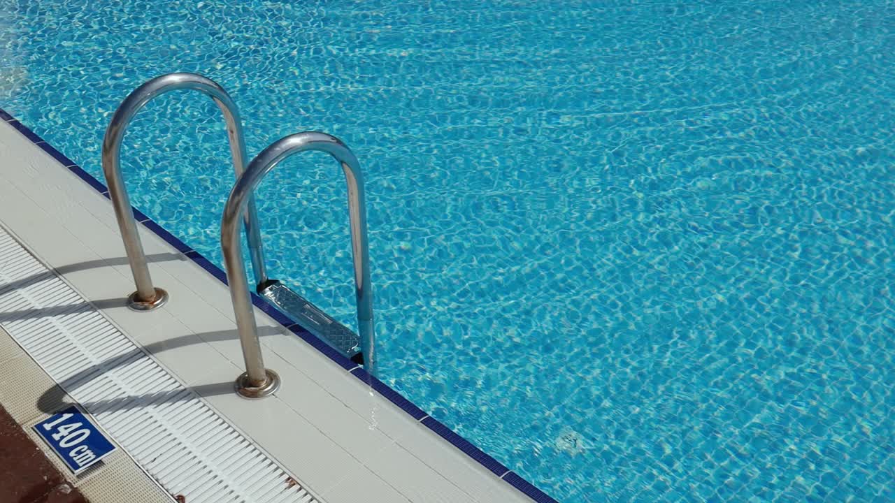 Gribebøjler stige i swimmingpoolen