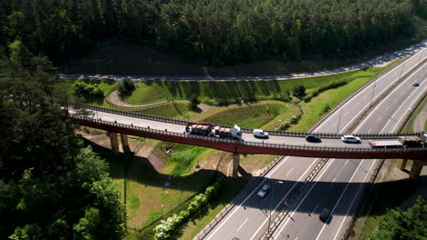 Autobahnüberführung-Mit-Verkehr