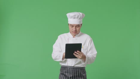 cocinero usando la tableta