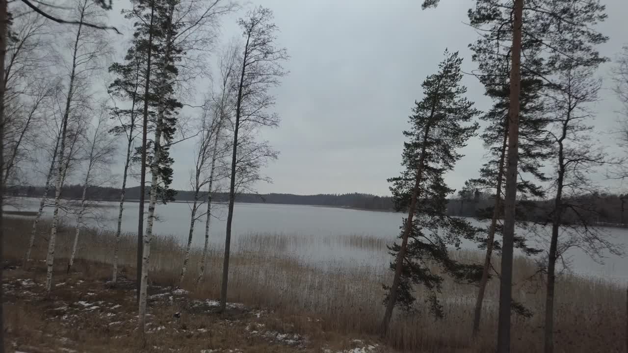 un lago en el sur de finlandia, cerca de joutsa, durante el invierno