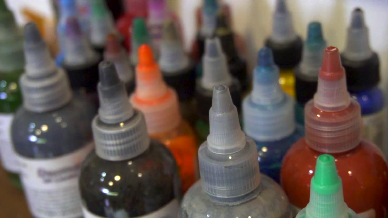 Mestre tatuador, cores de tinta para tatuagem