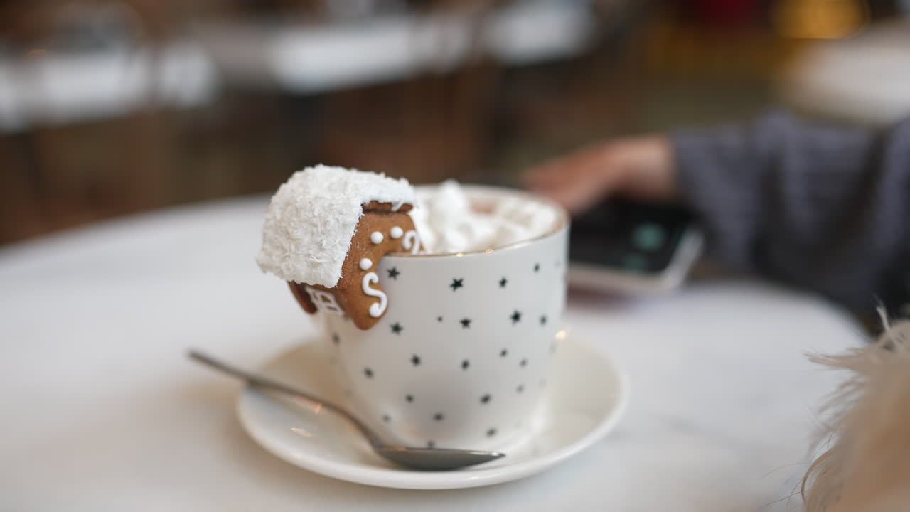 chocolate caliente de la casa de pan de jengibre