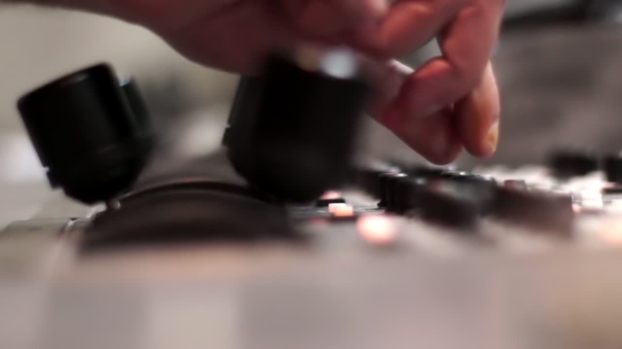 오디오 엔지니어 조정 싱 콘솔