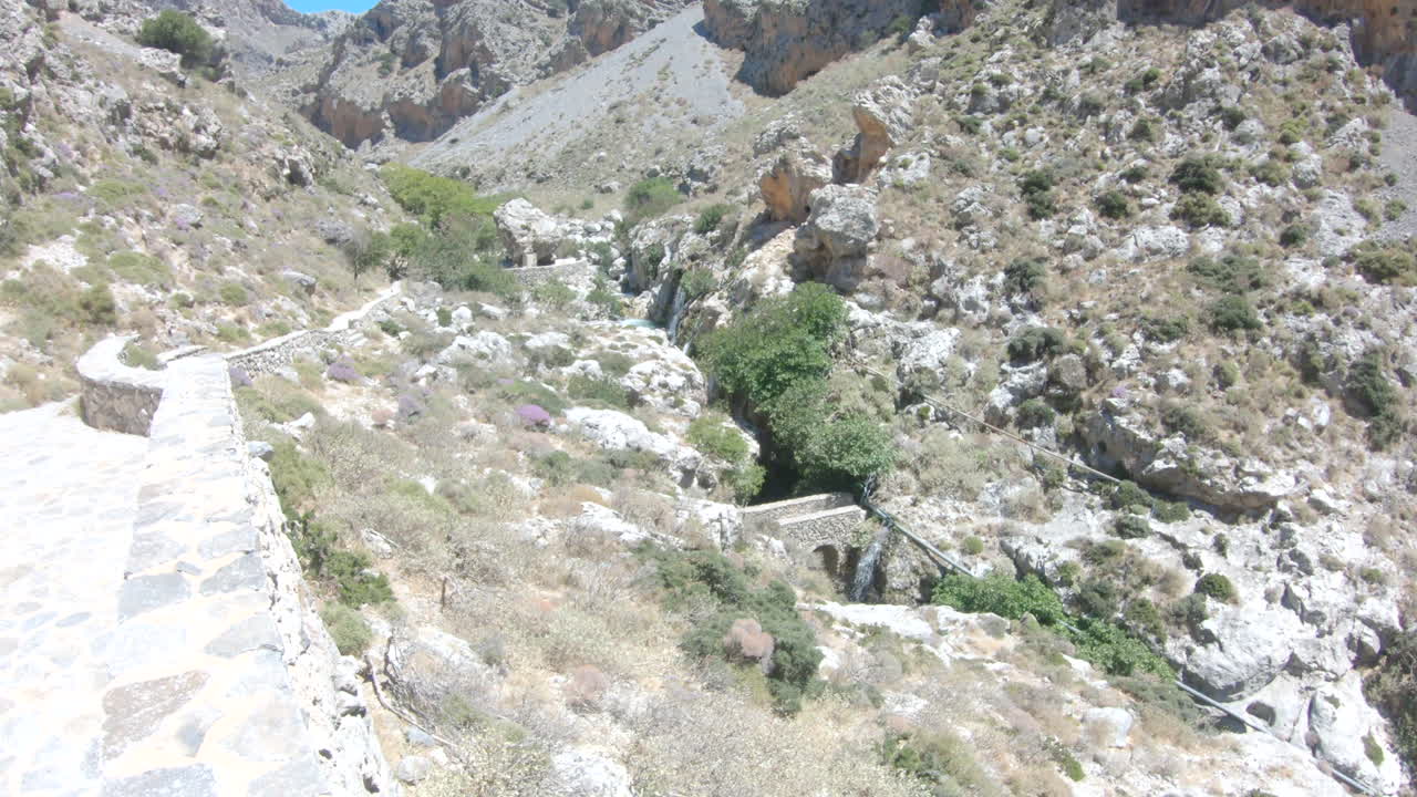 Girit Adası'nda Kourtaliotis Kanyonu. Tatil konsepti.