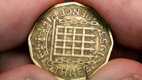 primer plano de monedas muy antiguas