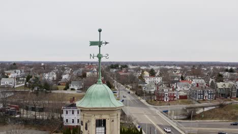 norte, sur, flecha, metal, señal, encima, residencial, pueblo, iglesia, pawtucket, rhode island