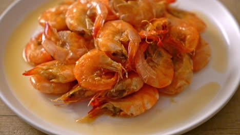 sweet shrimps is thai dish which cooks with fish sauce and sugar - asian food style