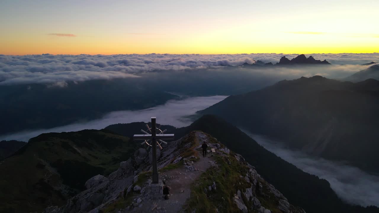 일출 알프스에서 영화 비행