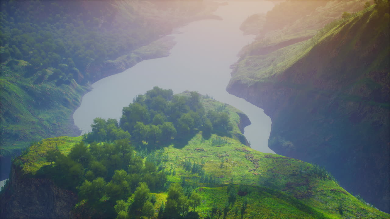 초록색 여름 산 계곡 과 숲 을 가진 경치 좋은 시골 풍경