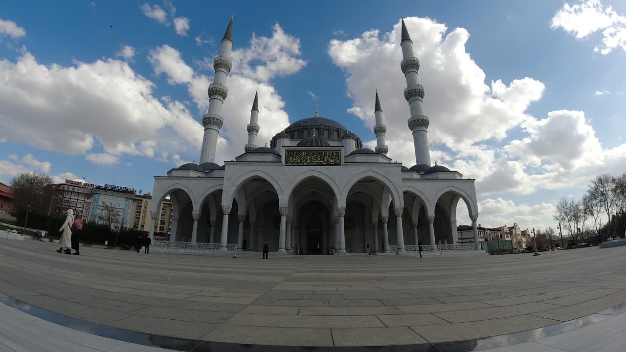 nubes de pollo melike movimiento rápido cami ankara 15 de abril mes de ramadán pavo ankara