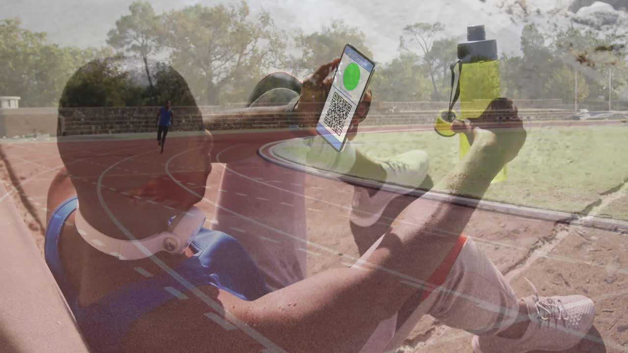 animación de un hombre con un teléfono inteligente con pasaporte de vacunación contra la covid-19 sobre un hombre corriendo